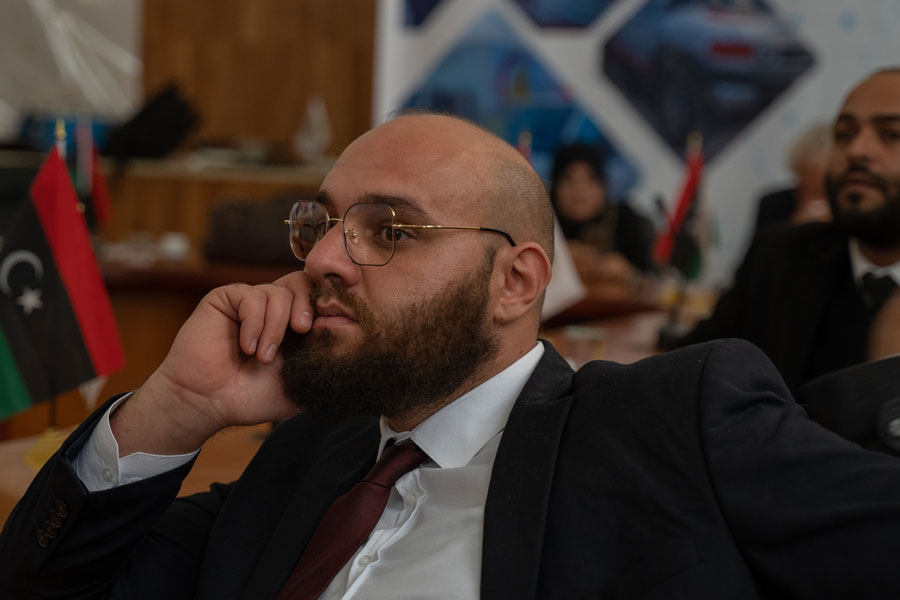 محاضرة بيئية في ورشة عمل بقاعة البلدية بمدينة زليتن - ليبيا