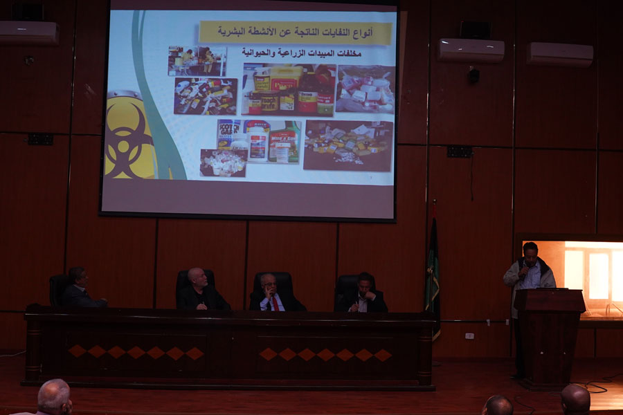 محاضرة بيئية حول الأضرار الصحية والبيئية للمخلفات الطبية بمسرح مدينة الزاوية - ليبيا