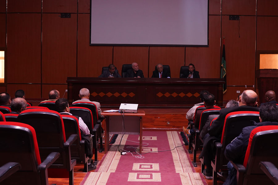 محاضرة بيئية حول الأضرار الصحية والبيئية للمخلفات الطبية بمسرح مدينة الزاوية - ليبيا
