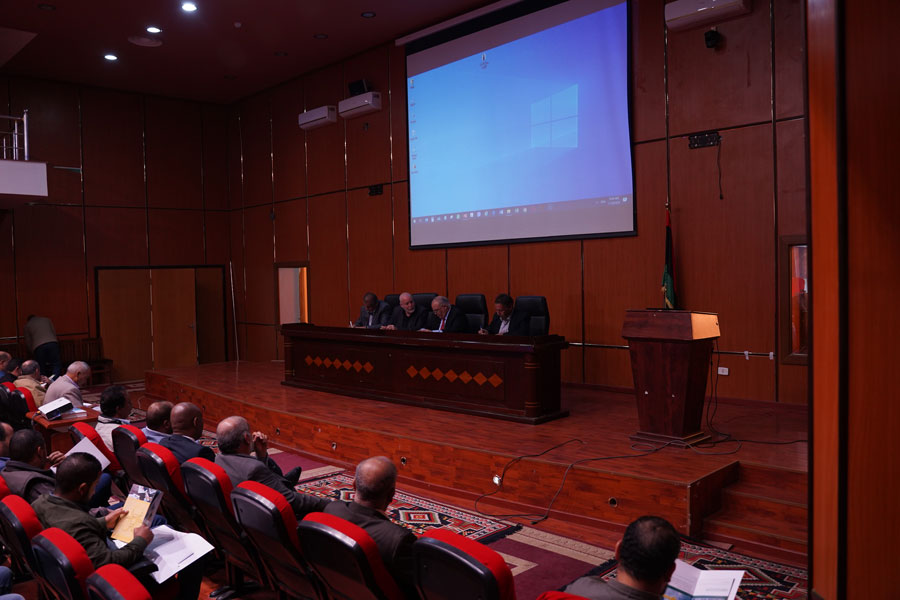 محاضرة بيئية حول الأضرار الصحية والبيئية للمخلفات الطبية بمسرح مدينة الزاوية - ليبيا