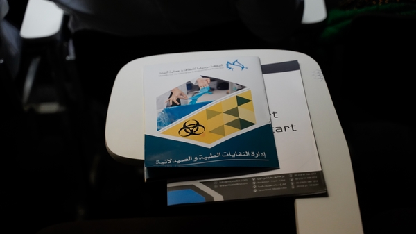 محاضرة علمية حول النفايات الطبية وأضرارها الصحية والبيئية للعاملين بمستشفى العيون بمدينة طرابلس 1 مارس 2020.