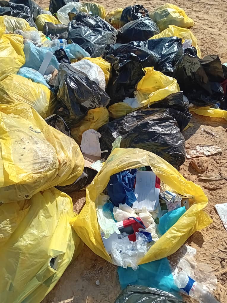 للأسف لا زلنا نرمي نفاياتنا الطبية في شوارعنا...!!!! إلى متى؟ 3 للأسف لا زلنا نرمي نفاياتنا الطبية في شوارعنا...!!!! إلى متى؟