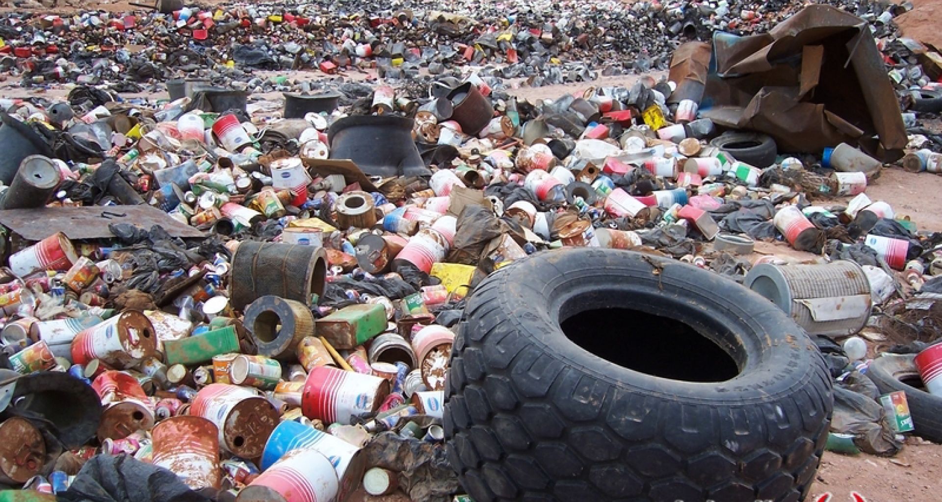 مكبات النفايات الخطرة وأراضي الواحات 2 مكبات النفايات الخطرة وأراضي الواحات