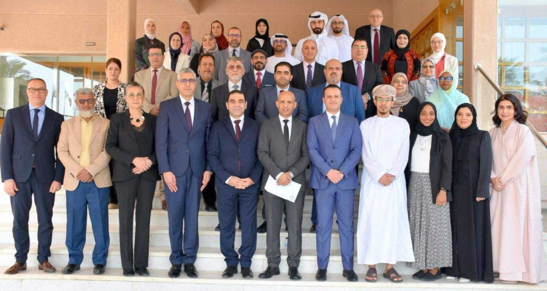 برنامج "اليقظة الصحية وجودة الهواء والمعالجة المستدامة للنفايات الطبية والخطرة" بدولة الكويت 21-22 أبريل 2025 1 برنامج “اليقظة الصحية وجودة الهواء والمعالجة المستدامة للنفايات الطبية والخطرة” بدولة الكويت 21-22 أبريل 2025