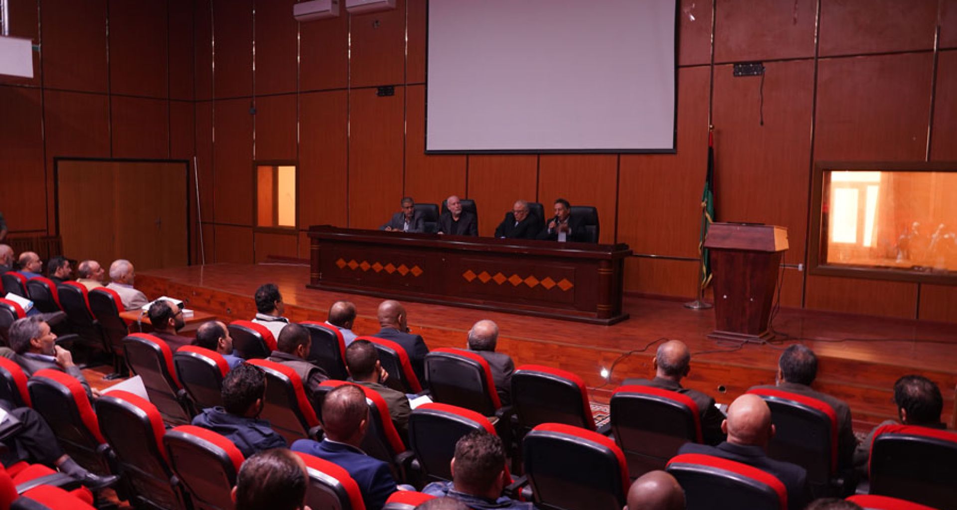 محاضرة بيئية حول الأضرار الصحية والبيئية للمخلفات الطبية بمسرح مدينة الزاوية - ليبيا 1 محاضرة بيئية حول الأضرار الصحية والبيئية للمخلفات الطبية بمسرح مدينة الزاوية – ليبيا