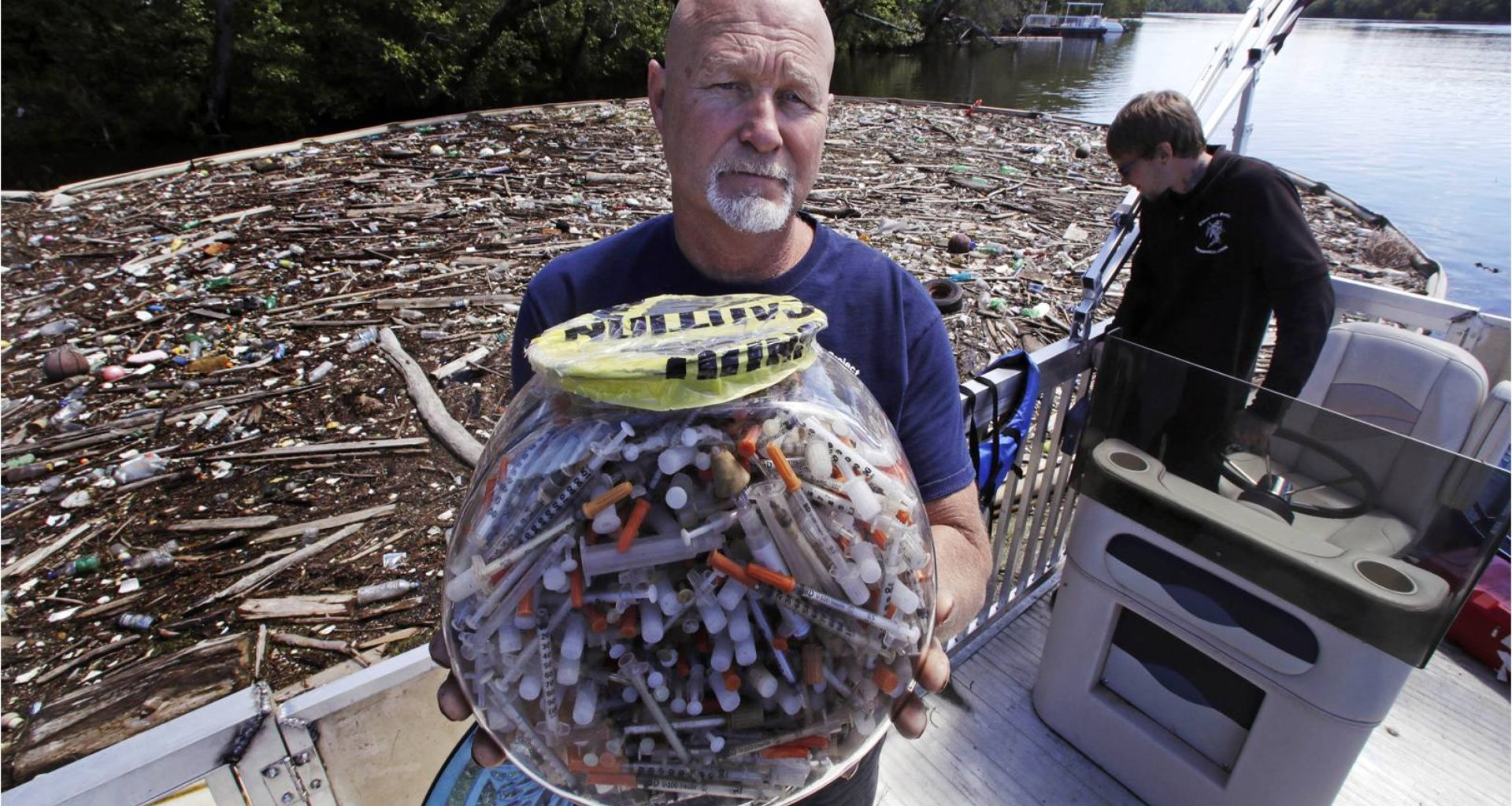 الحقن والإبر المرمية من مدمني المخذرات 1 الحقن والإبر المرمية من مدمني المخذرات