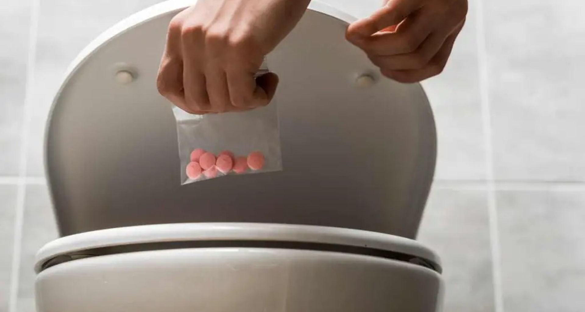 خطورة التخلص من النفايات الصيدلانية في المراحيض وأحواض الحمامات 1 خطورة التخلص من النفايات الصيدلانية في المراحيض وأحواض الحمامات