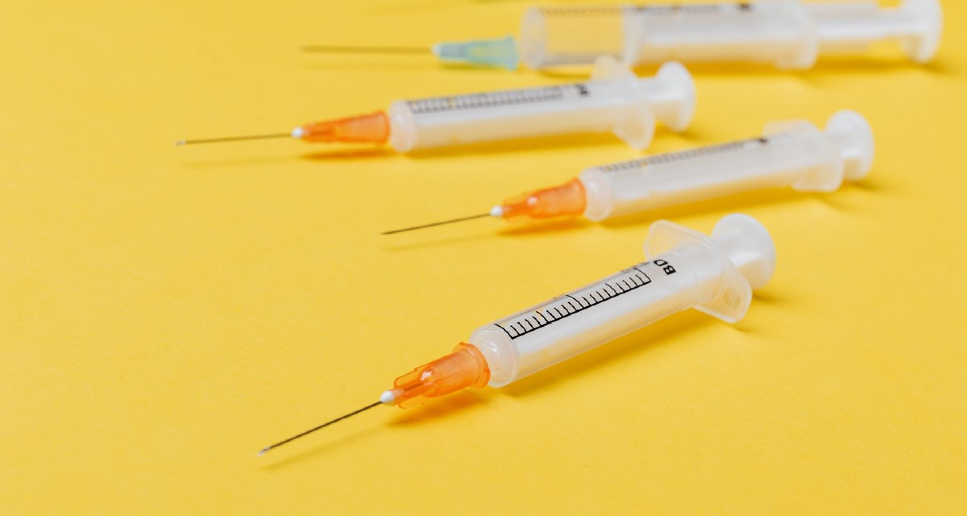 أفضل الطرق للتخلص من الإبر المستعملة والأدوات الحادة الأخرى 1 أفضل الطرق للتخلص من الإبر المستعملة والأدوات الحادة الأخرى