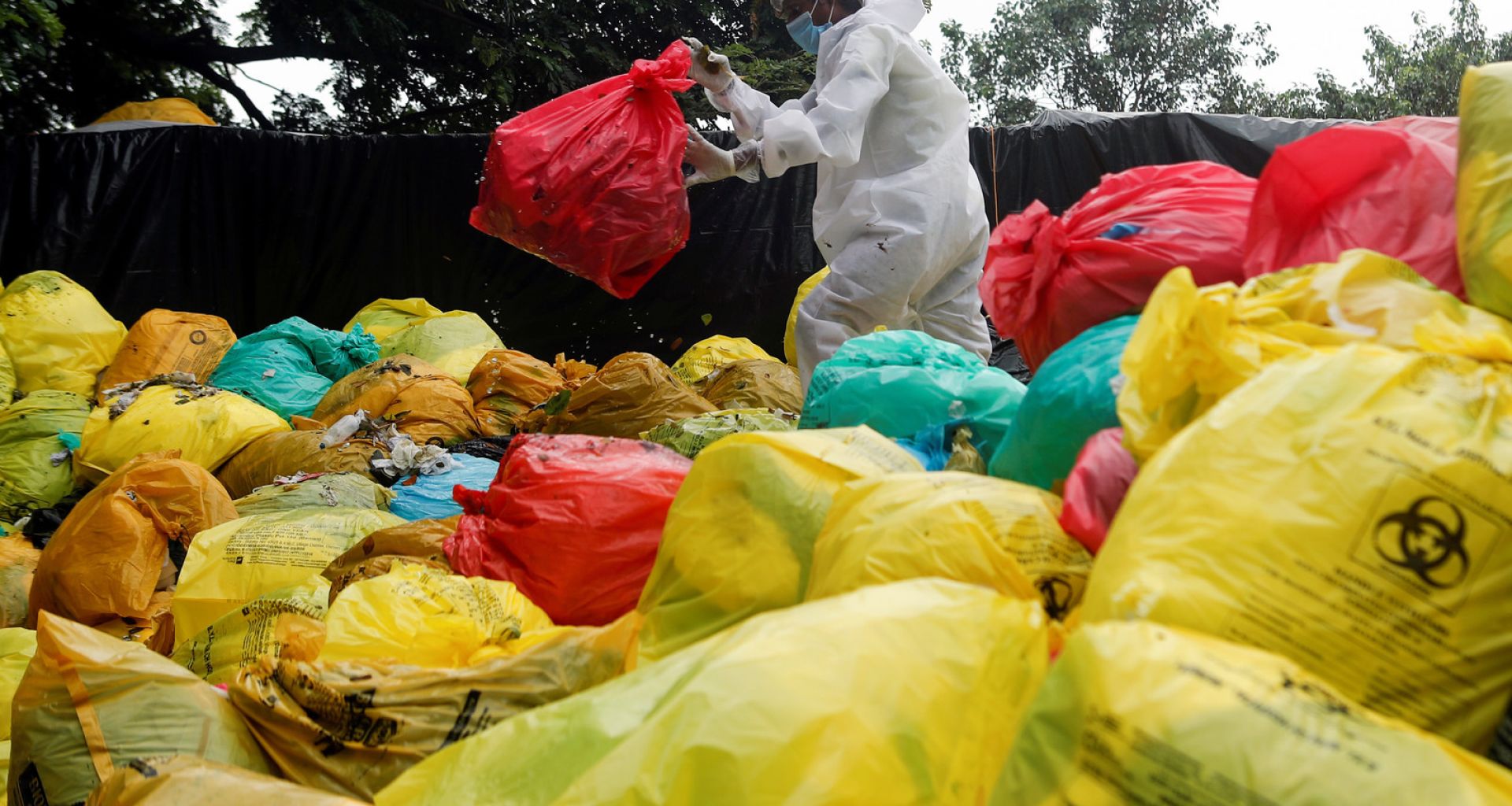 مخاطر نفايات الرعاية الصحية 1 مخاطر نفايات الرعاية الصحية