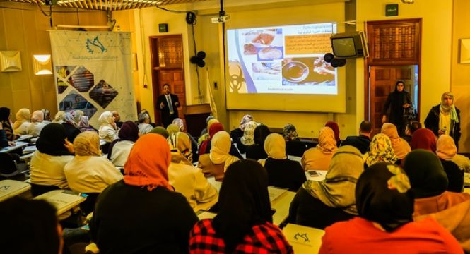 محاضرة علمية حول النفايات الطبية وأضرارها الصحية والبيئية للعاملين بمستشفى العيون بمدينة طرابلس 1 مارس 2020.
