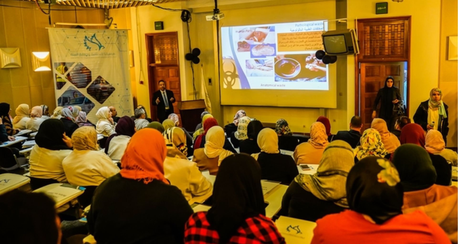 محاضرة علمية حول النفايات الطبية وأضرارها الصحية والبيئية للعاملين بمستشفى العيون بمدينة طرابلس 1 مارس 2020.