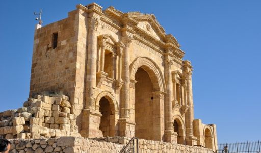 تأثير النفايات الطبية على تكاليف المؤسسات الصحیة