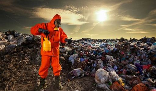 الأطفال والمراهقون الذين يعيشون بالقرب من مكب النفايات المفتوحة