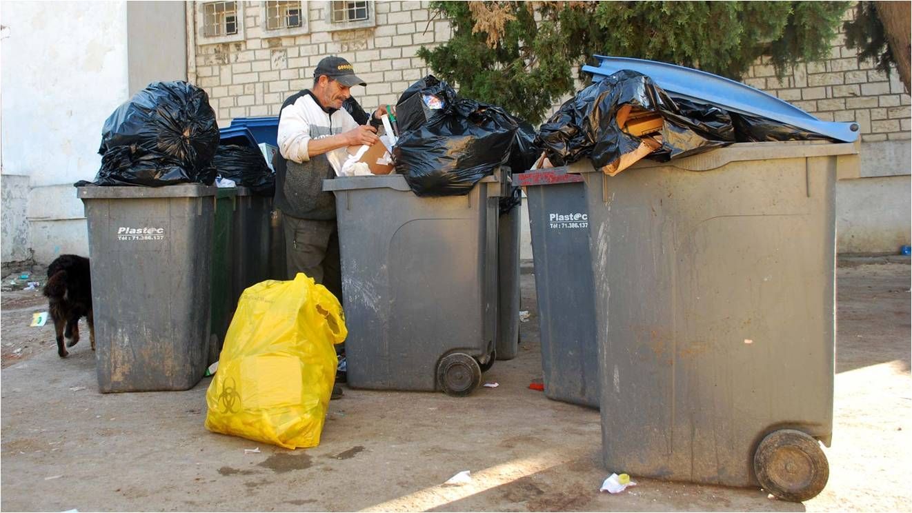 اليوم الختامي لورشة تدريب مكثفة حول إدارة النفايات الطبية للعاملين في الصحة بمدينة نالوت ، جبل نفوسة، غرب ليبيا. 9 قصة عمال النظافة