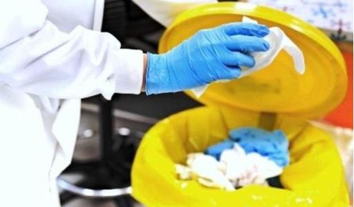 معالجة أكياس وحدات الدم المرفوضة في مصارف الدم: التطهير بالكيماويات أو التعقيم بالبخار