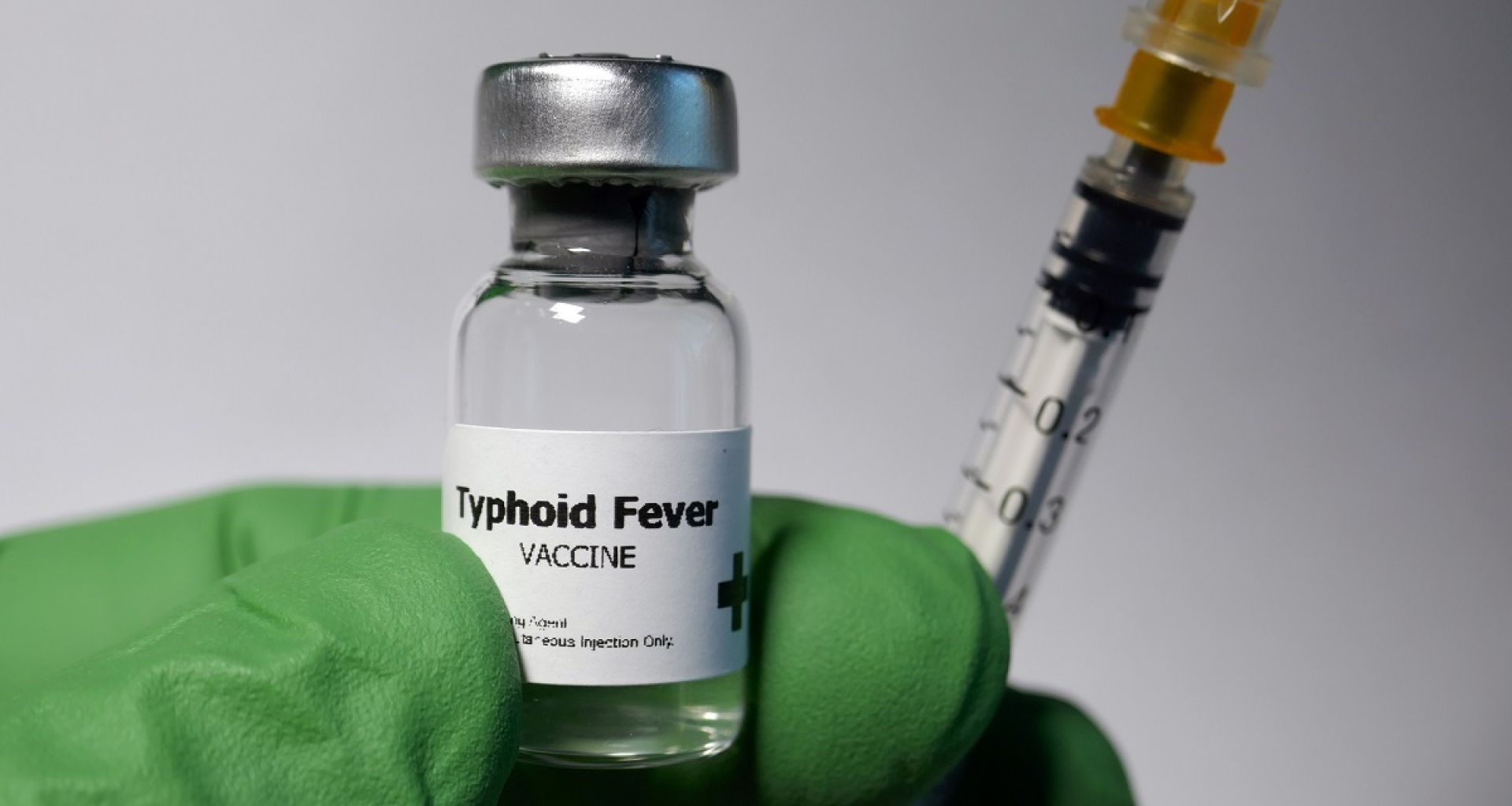 التطعيم ضد التيفوئيد (Typhoid) في منع العدوى في العاملين مع النفايات الرعاية الصحية