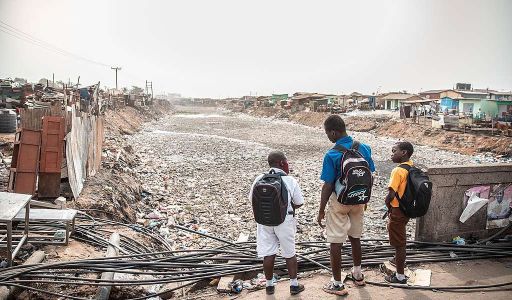النفايات البلاستيكية في أفريقيا
