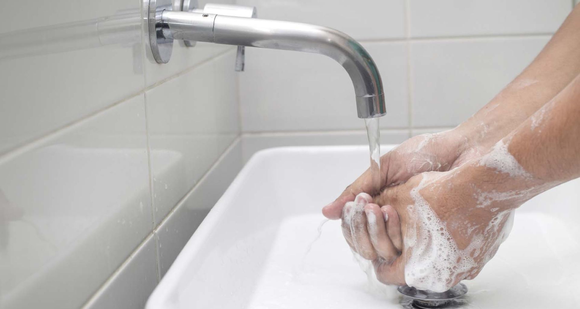 غسيل ونظافة اليدين عند التعامل مع المرضى ومخلفاتهم الطبية