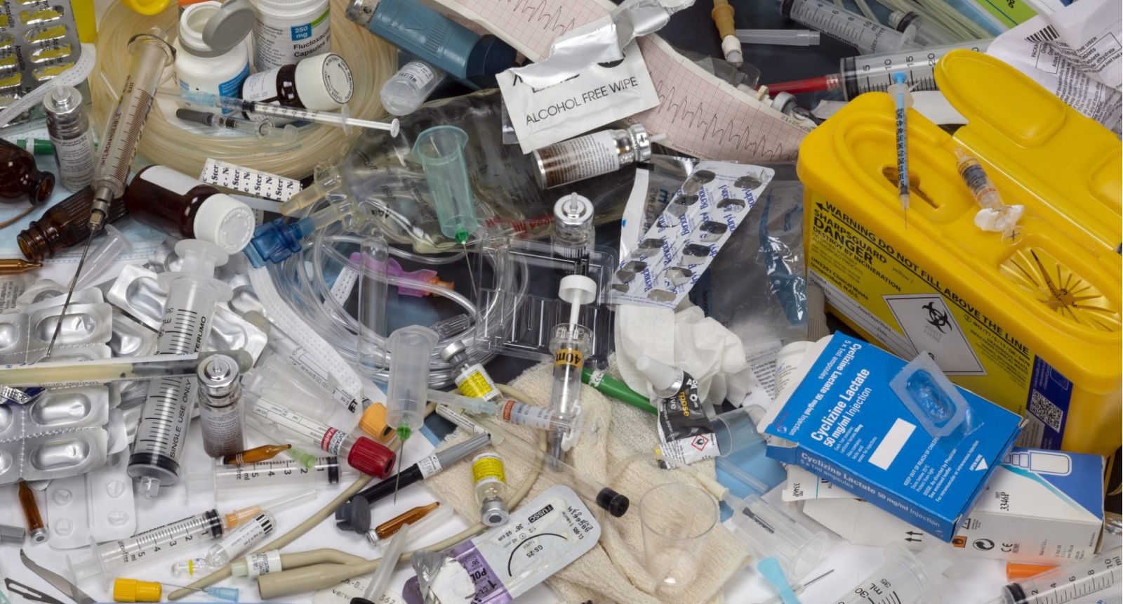 كيفية التعامل السليم مع المخلفات الطبية الخطرة بالمرافق الصحية 1 التأثير البيئي للمعالجة الكيميائية للنفايات الطبية