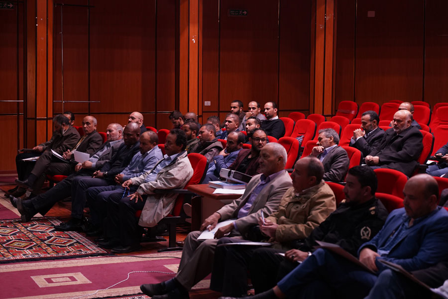 محاضرة بيئية حول الأضرار الصحية والبيئية للمخلفات الطبية بمسرح مدينة الزاوية - ليبيا