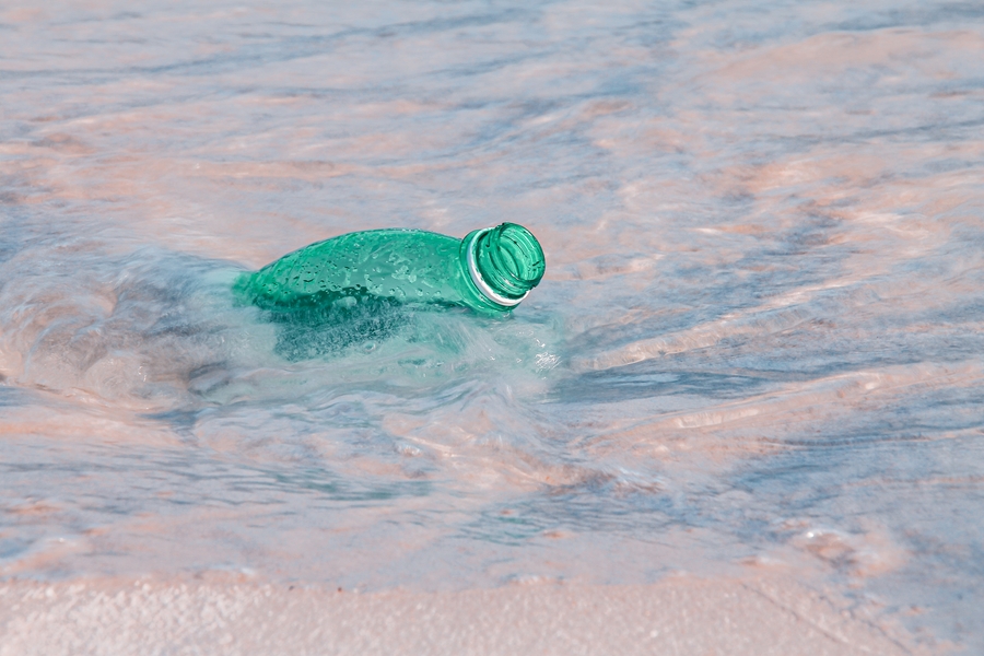 الاتجار بالنفايات البلاستيكية: جريمة بيئية متنامية يجب معالجتها