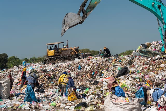 المخاطر الصحية لمكبات النفايات المفتوحة (Open Dump Landfill)